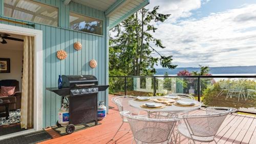 Langley Casa | Wolf Beach Cottage by AvantStay Harbor Views