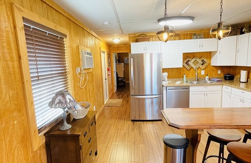 Marble Falls Cabaña | Wolf Creek Lodge in Beautiful Marble Falls Texas