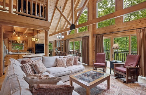 Gatlinburg - Pigeon Forge Cabina | Wolf Den 4 Bedroom Cabin by RedAwning