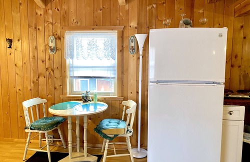 Corvallis Cabina | 'Wolf Den'-Una cabaña romántica perfecta para luna de miel y una cabaña para deportistas Paradise
