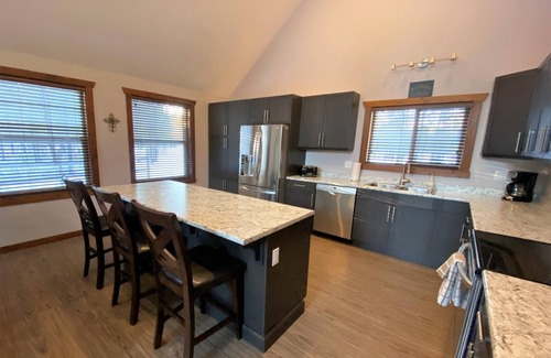 Valemount Casa | Wolf Den - Tres Habitaciones Casa, Capacidad 10