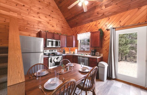 Broadalbin Cabina | Wolf Lair - scenic Adirondack cabin escape + lake access