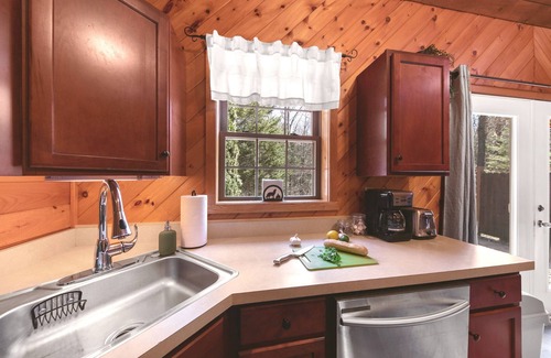 Broadalbin Cabina | Wolf Lair - scenic Adirondack cabin escape + lake access