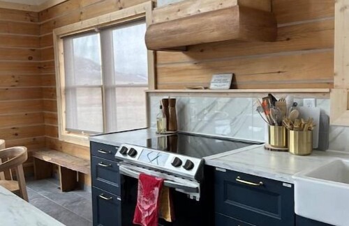 Lava Hot Springs Casa | Wolf Lodge Retreat