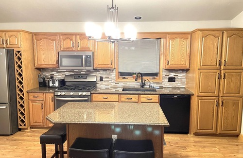 Black Wolf Casa | WolfDen Getaway-Winnebago Channel