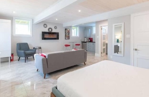 Wolfville Casa | Wolfville Raven Hill Vineyard Modern Suite