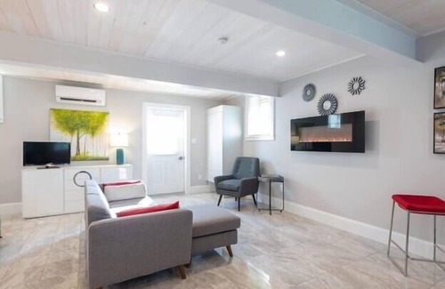 Wolfville Casa | Wolfville Raven Hill Vineyard Modern Suite