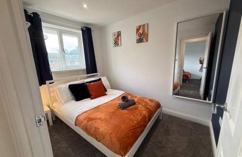 Yaxley Apartamento | Wolseley-5 Bedroom 2 Bath Sleeps 8 Ideal for Contractors