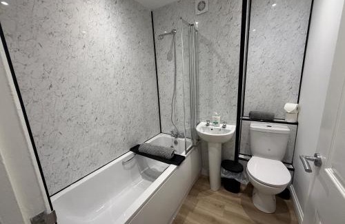 Yaxley Apartamento | Wolseley-5 Bedroom 2 Bath Sleeps 8 Ideal for Contractors
