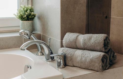Fabryczna Apartamento | WOLSKA APARTMENT 80m2 - 7 people, 3 rooms