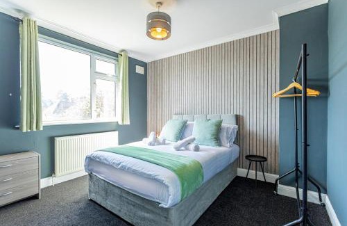 Tettenhall Casa | Wolverhampton 4 Bed home, Sleeps 7, Parking
