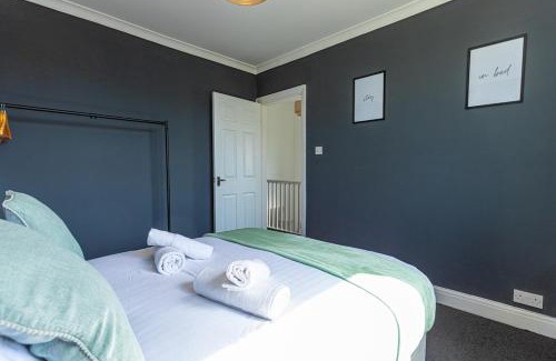 Tettenhall Casa | Wolverhampton 4 Bed home, Sleeps 7, Parking