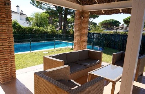 El Puerto de Santa María Chalet De Esquí | Maravilloso chalet con piscina privada en urbanización Vistahermosa