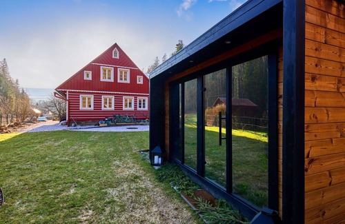 Pec pod Snezkou Villa | Maravillosa casa de vacaciones privada para 18 personas con WIFI, TV, patio y mascotas permitida
