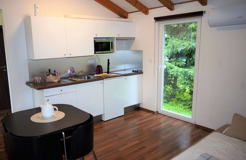 Dolni Branna Casa | Maravillosa casa de vacaciones privada con jacuzzi, WIFI, TV, terraza y mascotas permitida