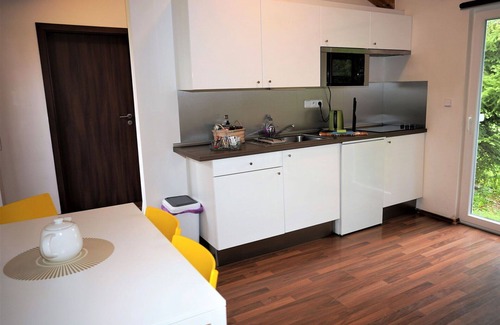 Dolni Branna Casa | Maravillosa casa de vacaciones privada con jacuzzi, WIFI, TV, terraza y mascotas permitida