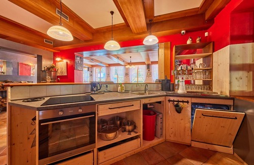 Mlade Buky Casa | Estupenda casa de vacaciones privada con piscina, WIFI, TV, terraza y mascotas permitida