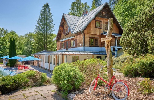 Mlade Buky Casa | Estupenda casa de vacaciones privada con piscina, WIFI, TV, terraza y mascotas permitida