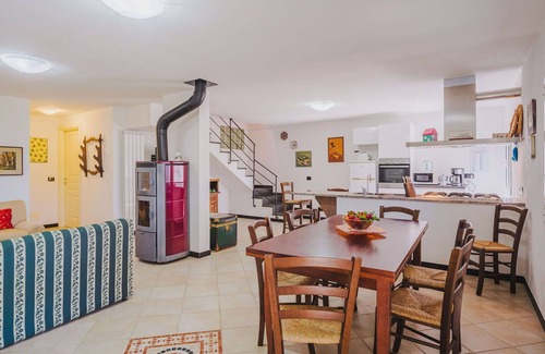Velva Casa | Maravillosa casa de vacaciones para 8 personas con WIFI, TV, terraza y mascotas permitida