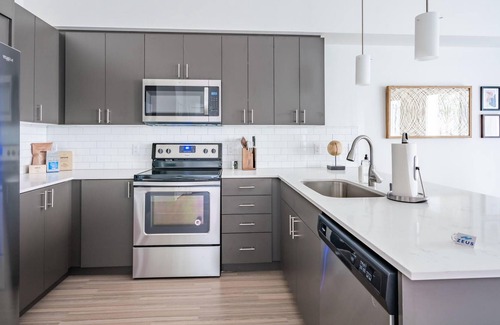 Redmond Apartamento | Wonderful 1BR in Redmond, Rooftop + Pet-Friendly