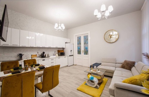 Oradea Apartamento | Wonderful 2 bedroom Central Apartment