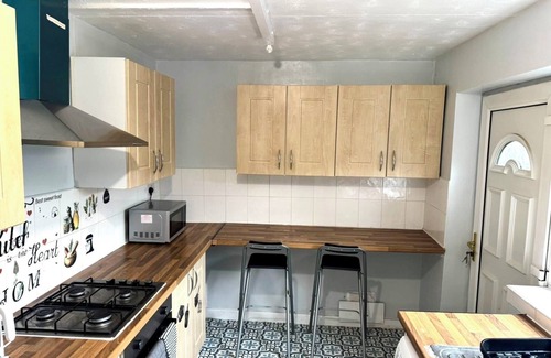 Belle Vue Casa | Wonderful 2-bedroom house with WiFi and Free Parking in Manchester
