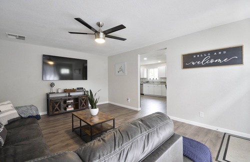 Los Banos Casa | Wonderful 3 bed 2 bath home with plenty of parking
