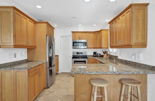 Hendricks and Venice Isles Casa | Wonderful 3BR Home w/Heated Salt Water Pool Near Downtown & Las Olas Blvd