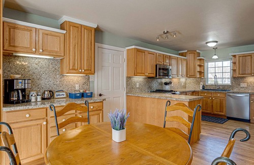 Briargate Cabaña | Wonderful 4 bedroom home in a rural neighborhood, but close to everything!
