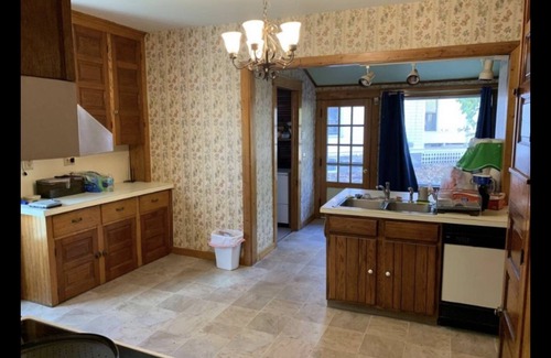 Oneonta Casa | Wonderful 4 bedroom home with WiFi in lovely Oneonta. Only 2 with beds currently