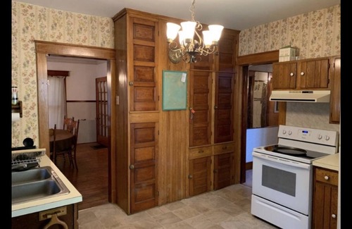 Oneonta Casa | Wonderful 4 bedroom home with WiFi in lovely Oneonta. Only 2 with beds currently
