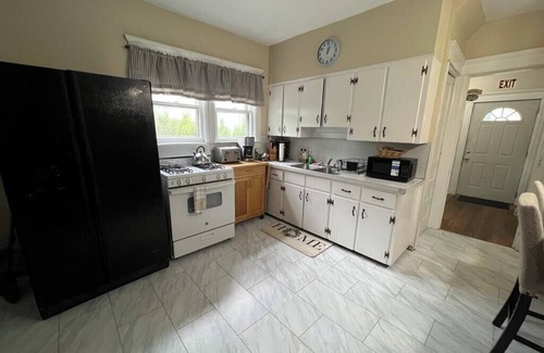 Cortland Casa | Wonderful 5-bedroom house steps from downtown and SUNY Cortland!