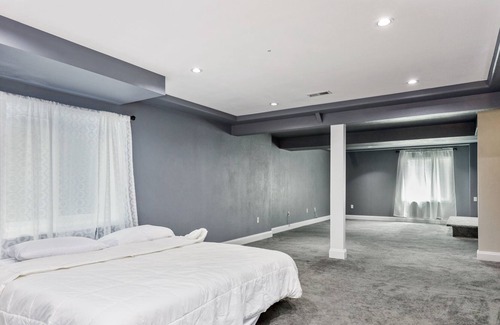 Aurora Casa | Wonderful 5-Bedroom Residence With Fireplace