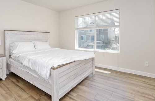 Aurora Casa | Wonderful 5-Bedroom Residence With Fireplace