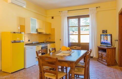 Rosignano Marittimo Apartamento | Apartamento de tres habitaciones de 65m2 con piscina en el campo a 3 km del mar.