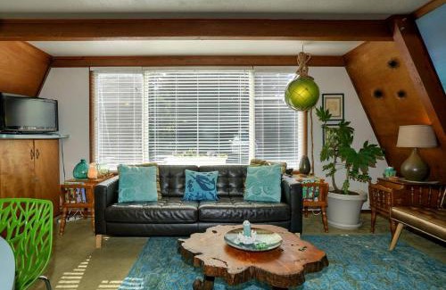 Otter Rock Chalet De Esquí | Wonderful A frame Nestled Amidst Trees in Otter Rock, Oregon
