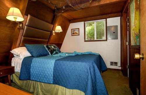 Otter Rock Chalet De Esquí | Wonderful A frame Nestled Amidst Trees in Otter Rock, Oregon