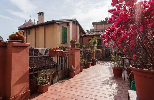 Historic Center Apartamento | Maravilloso ático con dos terrazas a pocos minutos a pie de la Piazza Maggiore.