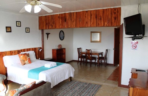 San Isidro Cama Y Desayuno | Wonderful climate at 4000ft. Views of entire Central Valley! Close to Airport