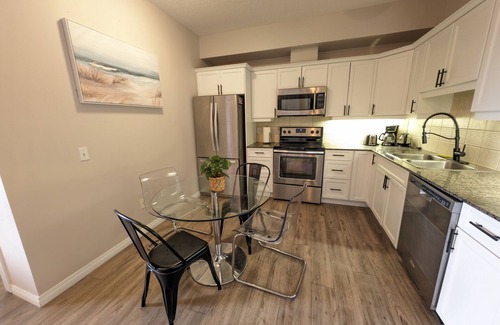Crescent Heights Apartamento | Wonderful Condo, Free Parking, Wi-Fi, Gym, & MORE