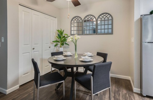 Rocklin Apartamento | Maravilloso apartamento de diseño con cama King