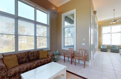 Plantation Casa | Wonderful dog-friendly home with elevator, grill, on-site outdoor pools and gym