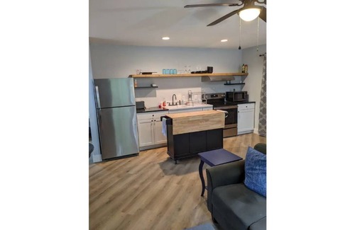 Wilmington Cabaña | Wonderful Downtown Cottage - Big Backyard - Pet Friendly!