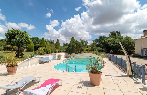 Mauze-sur-le-Mignon Casa | Maravillosa casa de vacaciones privada con piscina privada, WIFI, TV, terraza y mascotas permitida