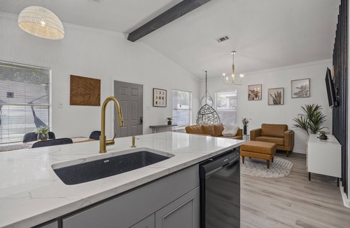 Northside Casa | Wonderful Getaway EaDo 3BR Minutes to Downtown