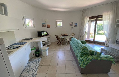 Porto San Paolo Casa | Maravillosa villa con amplio jardín y solarium.