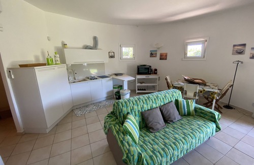Porto San Paolo Casa | Maravillosa villa con amplio jardín y solarium.