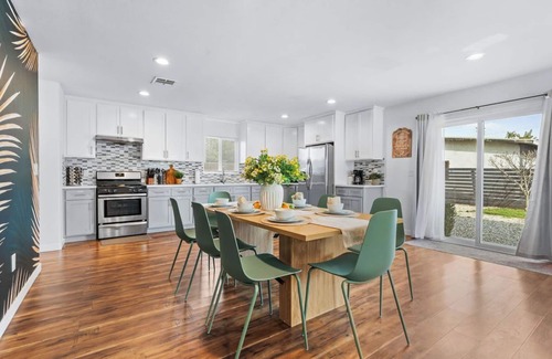 Los Angeles Casa | Wonderful Home near DTLA/Crypto Arena/Universal Studio