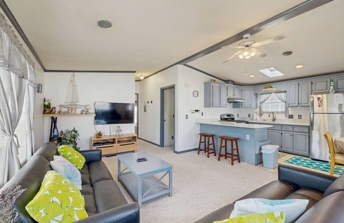 Assateague Pointe Casa | Wonderful Home w/Enclosed Backyard, Private Washer & Dryer + Shared Pool
