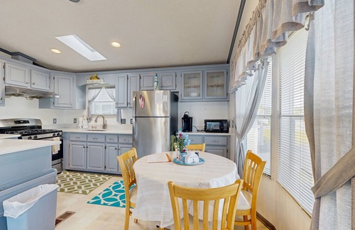 Assateague Pointe Casa | Wonderful Home w/Enclosed Backyard, Private Washer & Dryer + Shared Pool